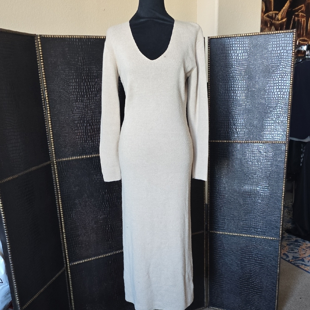 Long Sleeve V-Neck Cream Knit Maxi Dress — Classic Silhouette